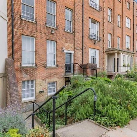 St Marg'S Hideaway; Grade II Listed Luxury Apartment In The Heart Of Cheltenham - Gateway To The Cotswolds! Sleeps 4 - Outdoor Seating And Free Private Parking! Exteriör bild