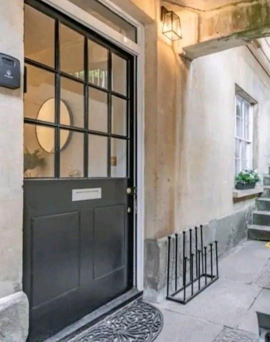 St Marg'S Hideaway; Grade II Listed Luxury Apartment In The Heart Of Cheltenham - Gateway To The Cotswolds! Sleeps 4 - Outdoor Seating And Free Private Parking! Exteriör bild