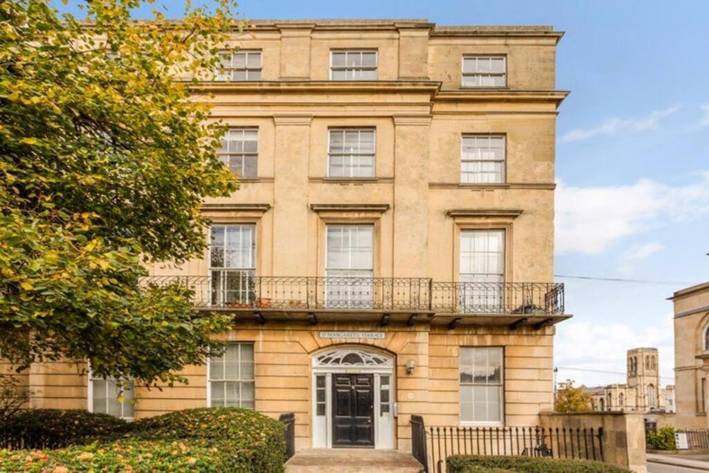 St Marg'S Hideaway; Grade II Listed Luxury Apartment In The Heart Of Cheltenham - Gateway To The Cotswolds! Sleeps 4 - Outdoor Seating And Free Private Parking! Exteriör bild