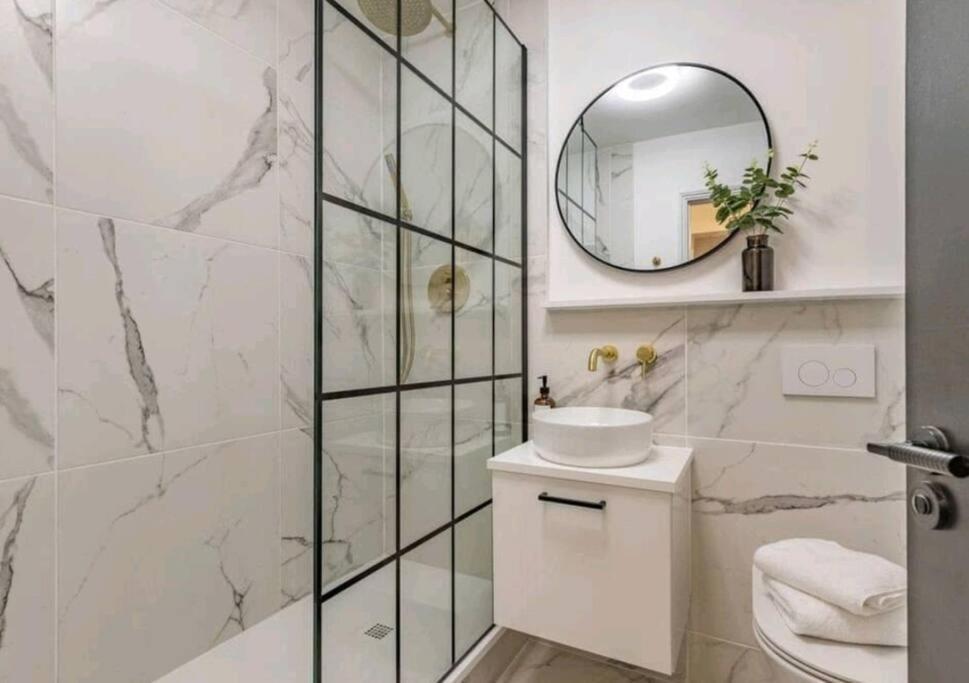 St Marg'S Hideaway; Grade II Listed Luxury Apartment In The Heart Of Cheltenham - Gateway To The Cotswolds! Sleeps 4 - Outdoor Seating And Free Private Parking! Exteriör bild